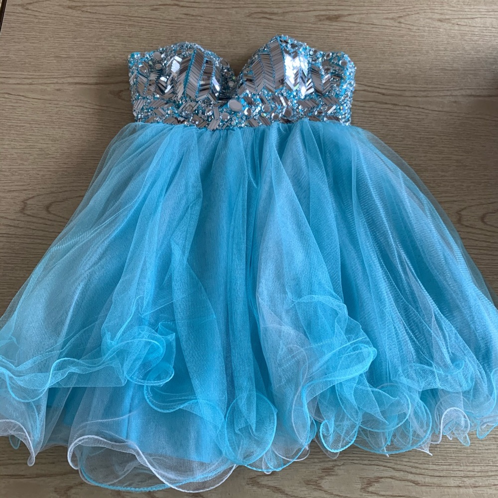 Tony Bowls dress size 8
